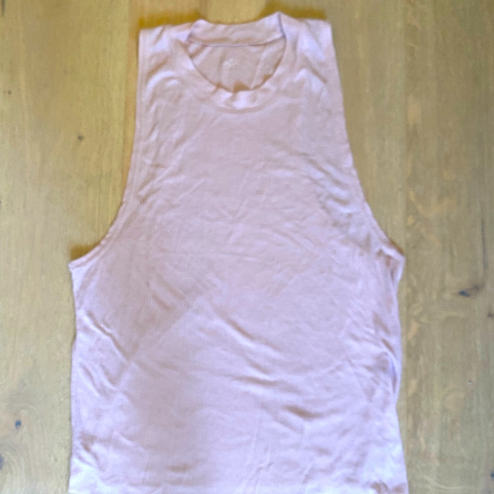 Alo loose fitting light pink tank top for work out or yoga